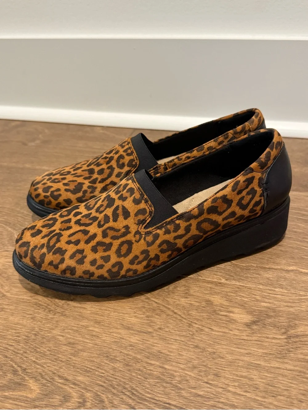 Clarks Women’s Sharon Dolly Loafers Leopard Print Wedge Heel Lightweight 8